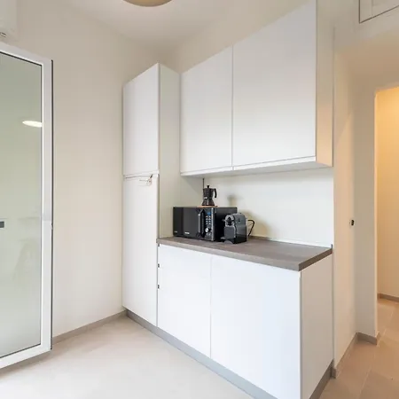 Apartment Joivy Blissful Flat For 6, Close To The *