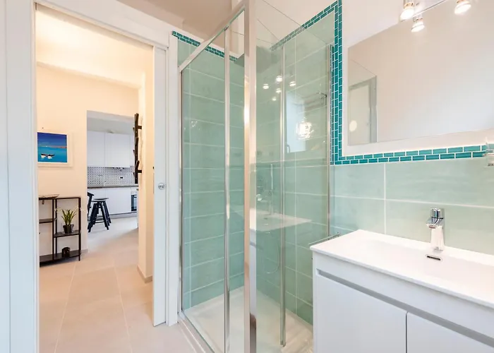 Joivy Blissful Flat For 6, Close To The
