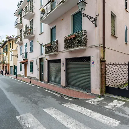 Joivy Blissful Flat For 6, Close To The