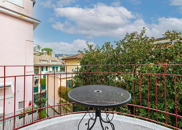 Joivy Blissful Flat For 6, Close To The